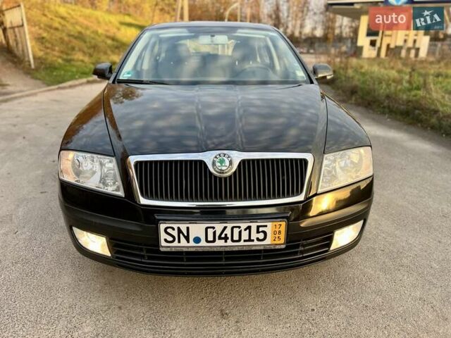 Черный Шкода Октавия, объемом двигателя 1.6 л и пробегом 220 тыс. км за 7500 $, фото 4 на Automoto.ua