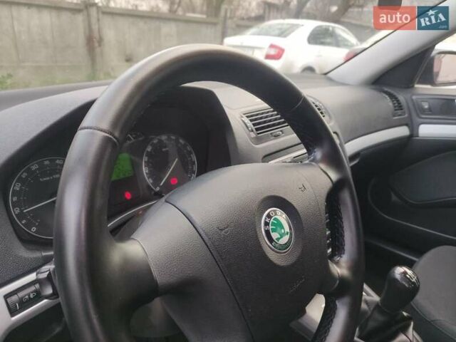 Черный Шкода Октавия, объемом двигателя 1.6 л и пробегом 198 тыс. км за 6999 $, фото 16 на Automoto.ua