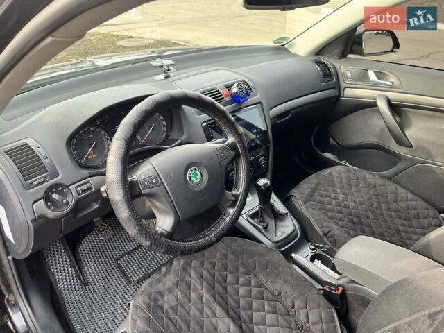 Черный Шкода Октавия, объемом двигателя 1.6 л и пробегом 216 тыс. км за 7600 $, фото 11 на Automoto.ua