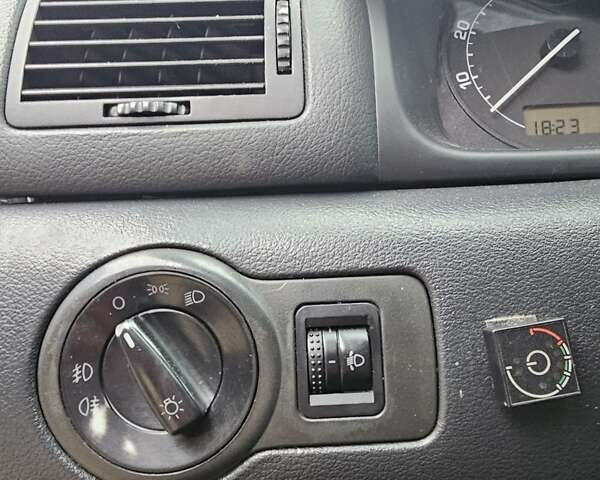 Черный Шкода Октавия, объемом двигателя 1.6 л и пробегом 210 тыс. км за 2350 $, фото 16 на Automoto.ua