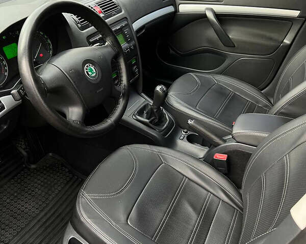 Черный Шкода Октавия, объемом двигателя 1.6 л и пробегом 211 тыс. км за 6800 $, фото 12 на Automoto.ua