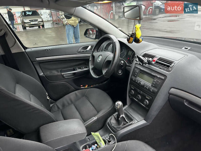 Черный Шкода Октавия, объемом двигателя 2 л и пробегом 263 тыс. км за 5700 $, фото 11 на Automoto.ua