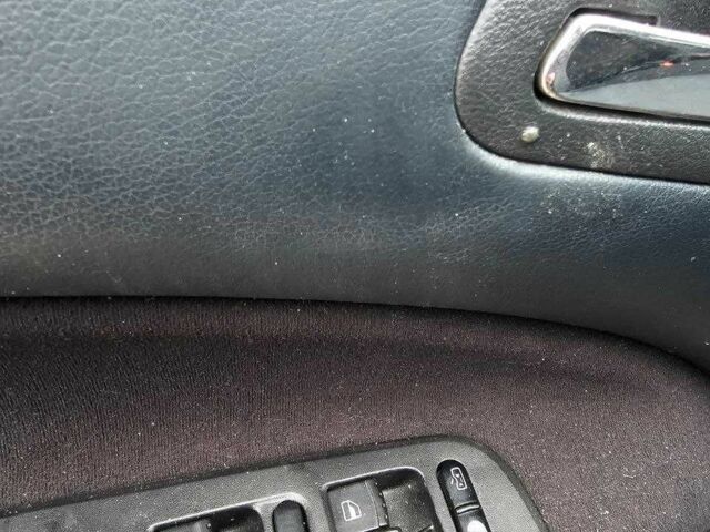 Черный Шкода Октавия, объемом двигателя 1.6 л и пробегом 210 тыс. км за 2350 $, фото 13 на Automoto.ua