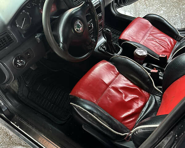 Черный Шкода Октавия, объемом двигателя 1.78 л и пробегом 287 тыс. км за 4500 $, фото 5 на Automoto.ua