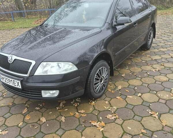 Черный Шкода Октавия, объемом двигателя 1.6 л и пробегом 315 тыс. км за 6300 $, фото 5 на Automoto.ua