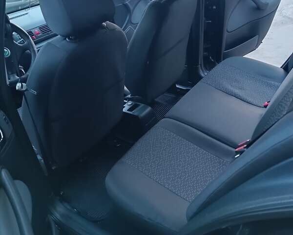 Черный Шкода Октавия, объемом двигателя 1.6 л и пробегом 431 тыс. км за 5500 $, фото 4 на Automoto.ua