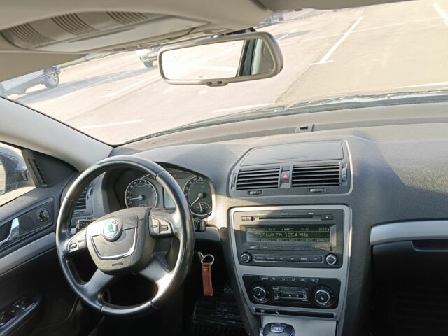 Черный Шкода Октавия, объемом двигателя 2 л и пробегом 198 тыс. км за 7850 $, фото 6 на Automoto.ua