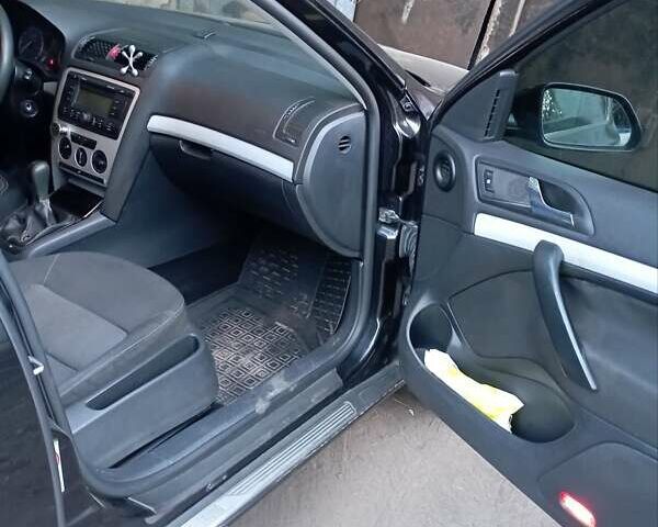 Черный Шкода Октавия, объемом двигателя 1.6 л и пробегом 270 тыс. км за 7200 $, фото 5 на Automoto.ua