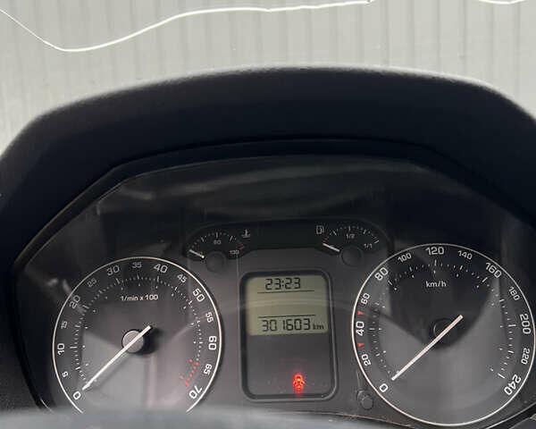 Черный Шкода Октавия, объемом двигателя 1.6 л и пробегом 301 тыс. км за 5600 $, фото 18 на Automoto.ua