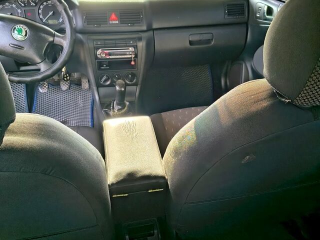 Черный Шкода Октавия, объемом двигателя 1.6 л и пробегом 172 тыс. км за 5999 $, фото 2 на Automoto.ua