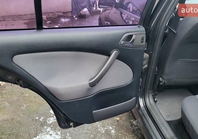 Черный Шкода Октавия, объемом двигателя 1.6 л и пробегом 230 тыс. км за 4800 $, фото 18 на Automoto.ua