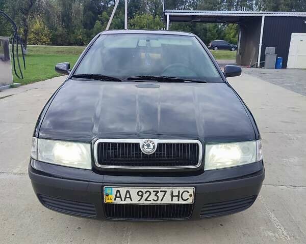 Черный Шкода Октавия, объемом двигателя 1.6 л и пробегом 232 тыс. км за 4850 $, фото 2 на Automoto.ua