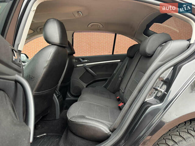 Черный Шкода Октавия, объемом двигателя 2 л и пробегом 230 тыс. км за 6950 $, фото 11 на Automoto.ua