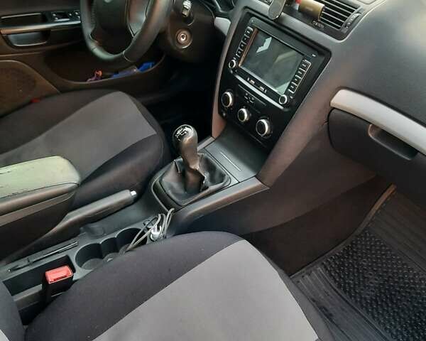 Чорний Шкода Октавія, об'ємом двигуна 1.6 л та пробігом 235 тис. км за 6350 $, фото 8 на Automoto.ua