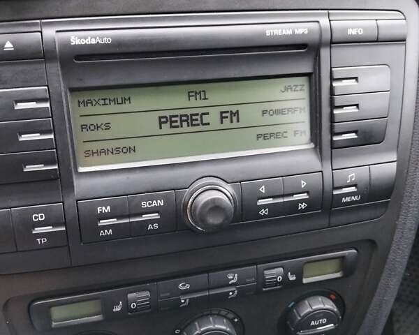 Черный Шкода Октавия, объемом двигателя 1.9 л и пробегом 312 тыс. км за 6700 $, фото 5 на Automoto.ua