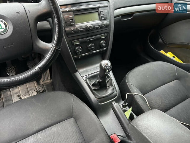 Черный Шкода Октавия, объемом двигателя 2 л и пробегом 263 тыс. км за 5700 $, фото 14 на Automoto.ua
