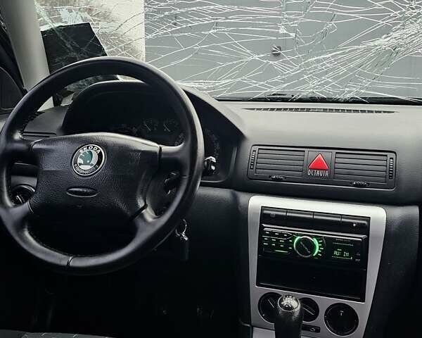 Черный Шкода Октавия, объемом двигателя 1.6 л и пробегом 210 тыс. км за 2200 $, фото 17 на Automoto.ua