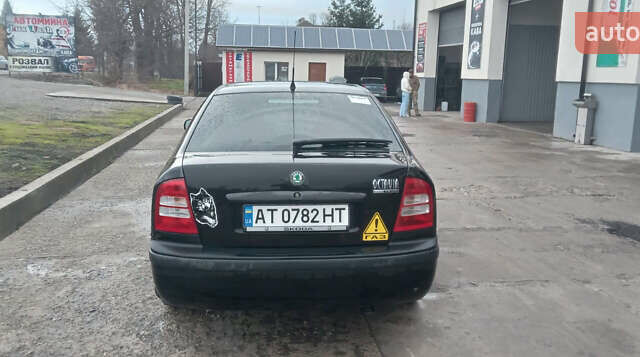Черный Шкода Октавия, объемом двигателя 1.6 л и пробегом 250 тыс. км за 5700 $, фото 2 на Automoto.ua