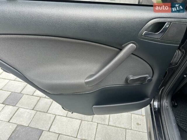 Черный Шкода Октавия, объемом двигателя 1.6 л и пробегом 215 тыс. км за 4950 $, фото 9 на Automoto.ua