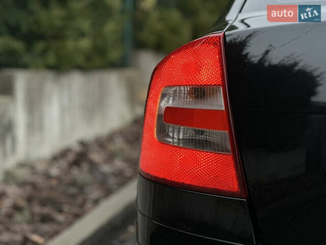 Черный Шкода Октавия, объемом двигателя 1.6 л и пробегом 223 тыс. км за 6300 $, фото 12 на Automoto.ua