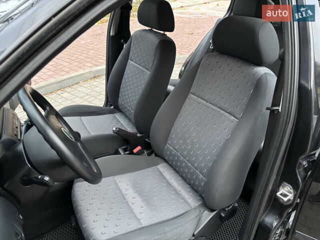 Чорний Шкода Октавія, об'ємом двигуна 1.6 л та пробігом 240 тис. км за 5650 $, фото 12 на Automoto.ua