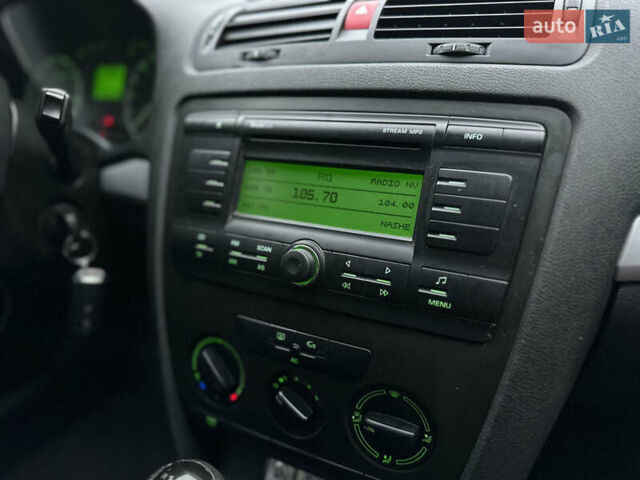 Черный Шкода Октавия, объемом двигателя 1.6 л и пробегом 223 тыс. км за 6300 $, фото 26 на Automoto.ua