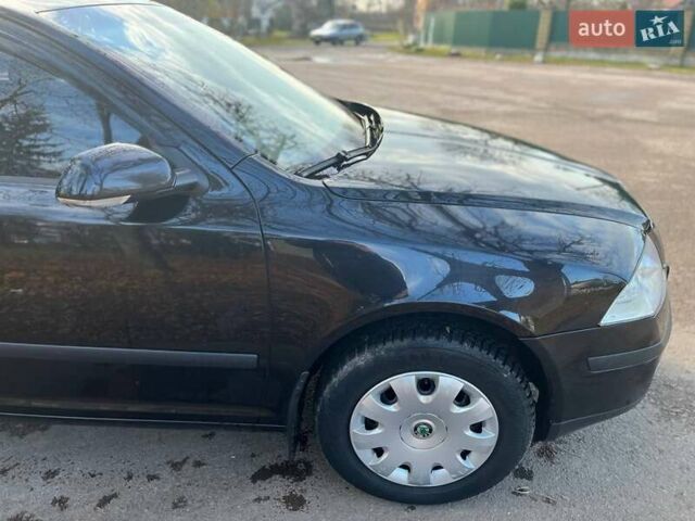 Черный Шкода Октавия, объемом двигателя 1.6 л и пробегом 210 тыс. км за 5900 $, фото 5 на Automoto.ua