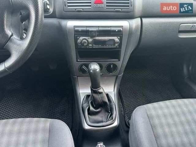 Черный Шкода Октавия, объемом двигателя 1.6 л и пробегом 215 тыс. км за 4950 $, фото 18 на Automoto.ua