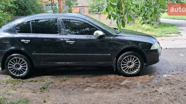 Черный Шкода Октавия, объемом двигателя 1.6 л и пробегом 290 тыс. км за 6350 $, фото 1 на Automoto.ua