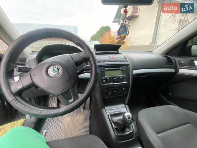 Черный Шкода Октавия, объемом двигателя 1.8 л и пробегом 346 тыс. км за 4600 $, фото 5 на Automoto.ua