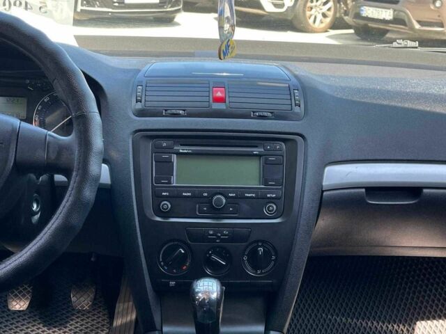 Черный Шкода Октавия, объемом двигателя 1.8 л и пробегом 345 тыс. км за 4740 $, фото 21 на Automoto.ua