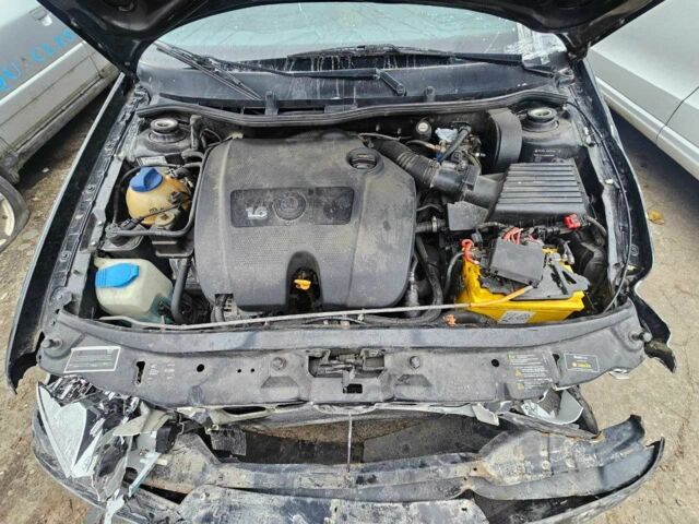 Черный Шкода Октавия, объемом двигателя 1.6 л и пробегом 210 тыс. км за 2350 $, фото 5 на Automoto.ua