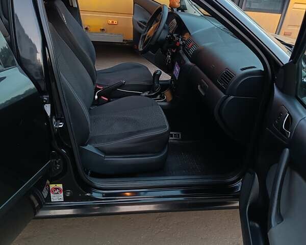 Черный Шкода Октавия, объемом двигателя 1.6 л и пробегом 431 тыс. км за 5500 $, фото 2 на Automoto.ua