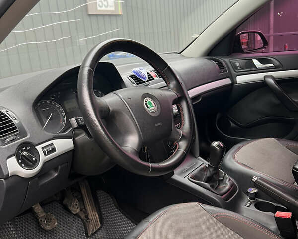 Черный Шкода Октавия, объемом двигателя 1.6 л и пробегом 301 тыс. км за 5600 $, фото 15 на Automoto.ua