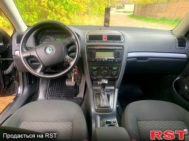 Чорний Шкода Октавія, об'ємом двигуна 2 л та пробігом 220 тис. км за 6999 $, фото 7 на Automoto.ua