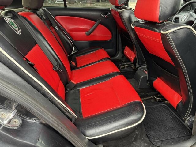 Чорний Шкода Октавія, об'ємом двигуна 1.8 л та пробігом 280 тис. км за 4300 $, фото 10 на Automoto.ua