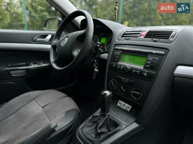 Черный Шкода Октавия, объемом двигателя 1.6 л и пробегом 223 тыс. км за 6300 $, фото 24 на Automoto.ua