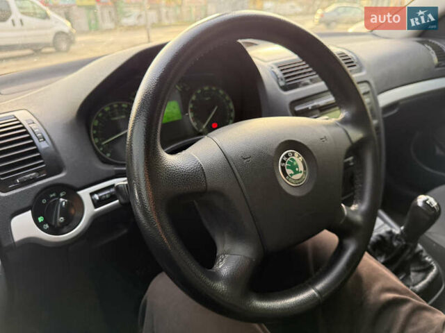 Черный Шкода Октавия, объемом двигателя 1.6 л и пробегом 297 тыс. км за 5500 $, фото 5 на Automoto.ua