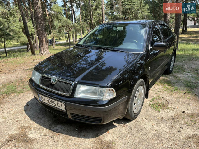Черный Шкода Октавия, объемом двигателя 1.6 л и пробегом 200 тыс. км за 5800 $, фото 1 на Automoto.ua