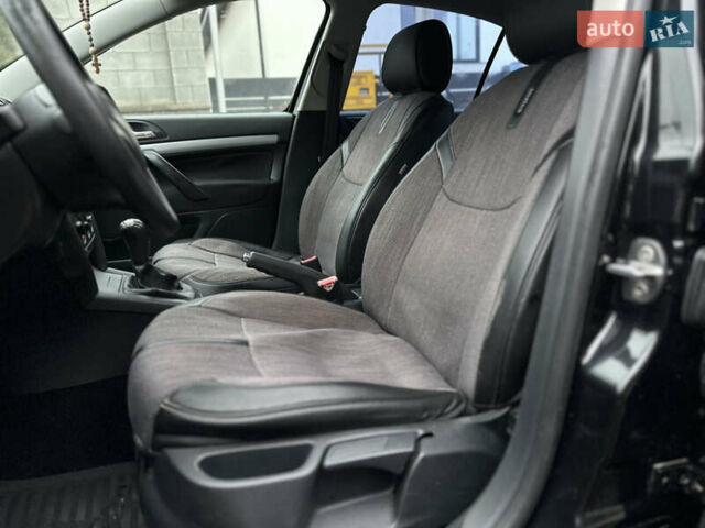 Черный Шкода Октавия, объемом двигателя 1.6 л и пробегом 223 тыс. км за 6300 $, фото 16 на Automoto.ua