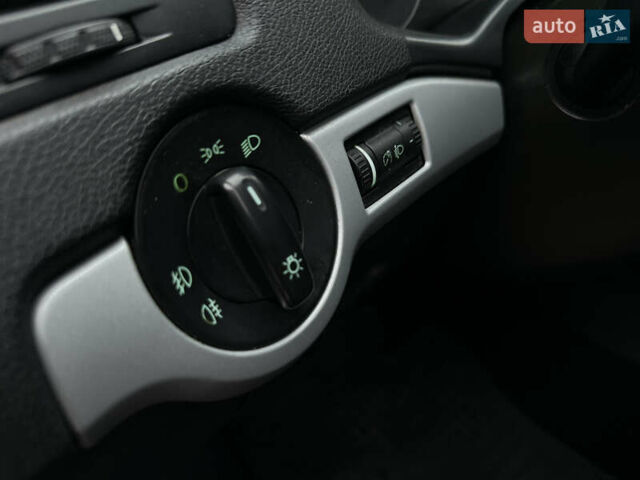 Черный Шкода Октавия, объемом двигателя 1.6 л и пробегом 223 тыс. км за 6300 $, фото 18 на Automoto.ua