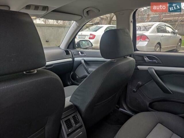 Черный Шкода Октавия, объемом двигателя 1.6 л и пробегом 198 тыс. км за 6999 $, фото 17 на Automoto.ua