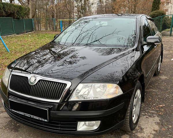Черный Шкода Октавия, объемом двигателя 1.6 л и пробегом 211 тыс. км за 6800 $, фото 1 на Automoto.ua