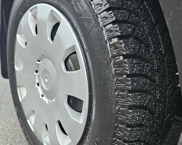 Черный Шкода Октавия, объемом двигателя 1.6 л и пробегом 210 тыс. км за 2200 $, фото 11 на Automoto.ua