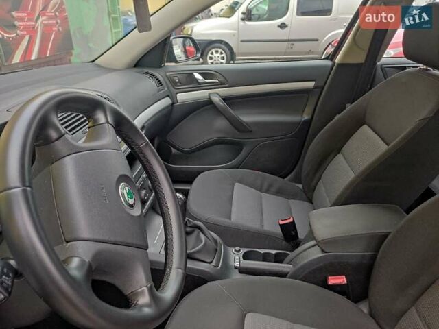 Черный Шкода Октавия, объемом двигателя 1.6 л и пробегом 198 тыс. км за 6999 $, фото 22 на Automoto.ua