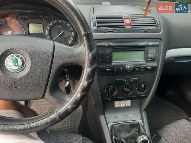 Черный Шкода Октавия, объемом двигателя 1.6 л и пробегом 235 тыс. км за 6700 $, фото 4 на Automoto.ua