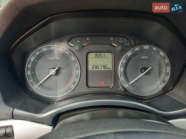 Черный Шкода Октавия, объемом двигателя 1.6 л и пробегом 235 тыс. км за 6700 $, фото 17 на Automoto.ua