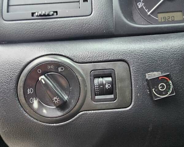 Черный Шкода Октавия, объемом двигателя 1.6 л и пробегом 210 тыс. км за 2000 $, фото 18 на Automoto.ua