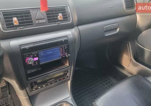 Черный Шкода Октавия, объемом двигателя 1.8 л и пробегом 319 тыс. км за 7400 $, фото 7 на Automoto.ua