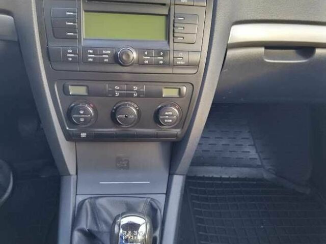 Черный Шкода Октавия, объемом двигателя 2 л и пробегом 139 тыс. км за 7500 $, фото 2 на Automoto.ua